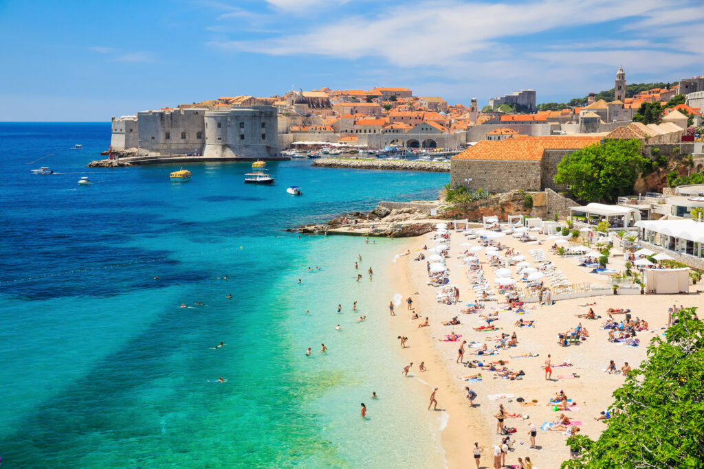 Panoramautsikt over den inngjerdede byen Dubrovnik, Kroatia.