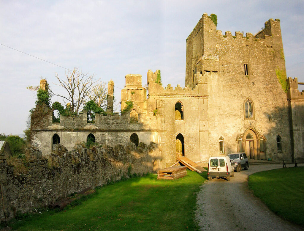 1280px-Castle_Leap,_Birr,_Ireland