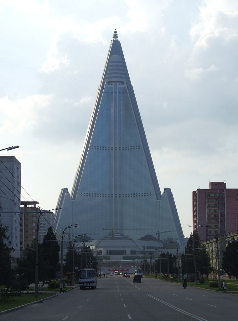 760px-Ryugyong_Hotel_Pyongyang_02