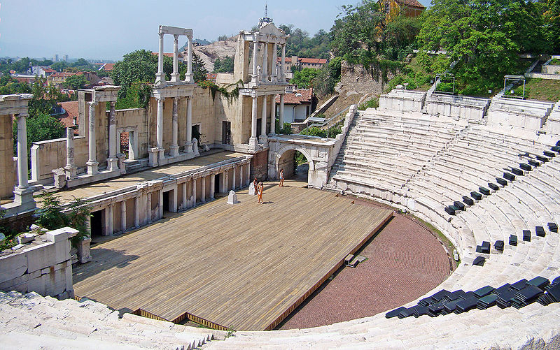 800px-Antique-theater-plovdiv