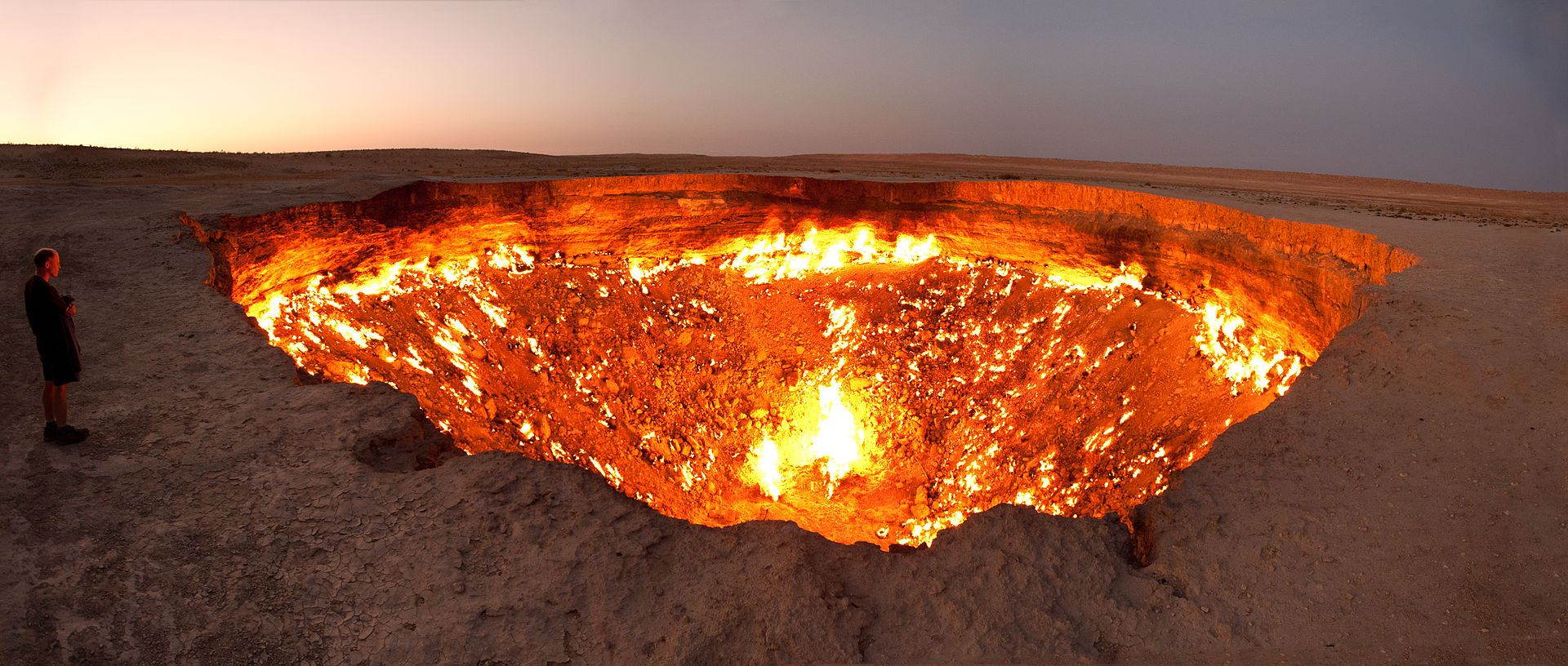Darvasa_gas_crater_panorama