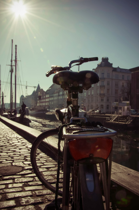 Bicycle overlooking Nyhavn under the sun