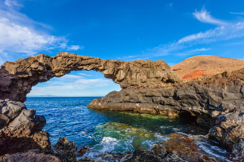  Arch of volcanic rock known as Charco Manso; nearby is also a fantastic bathing place. Echedo, El Hierro, Canary Islands, Spain. Canon EOS 5D Mark II.grandangolo