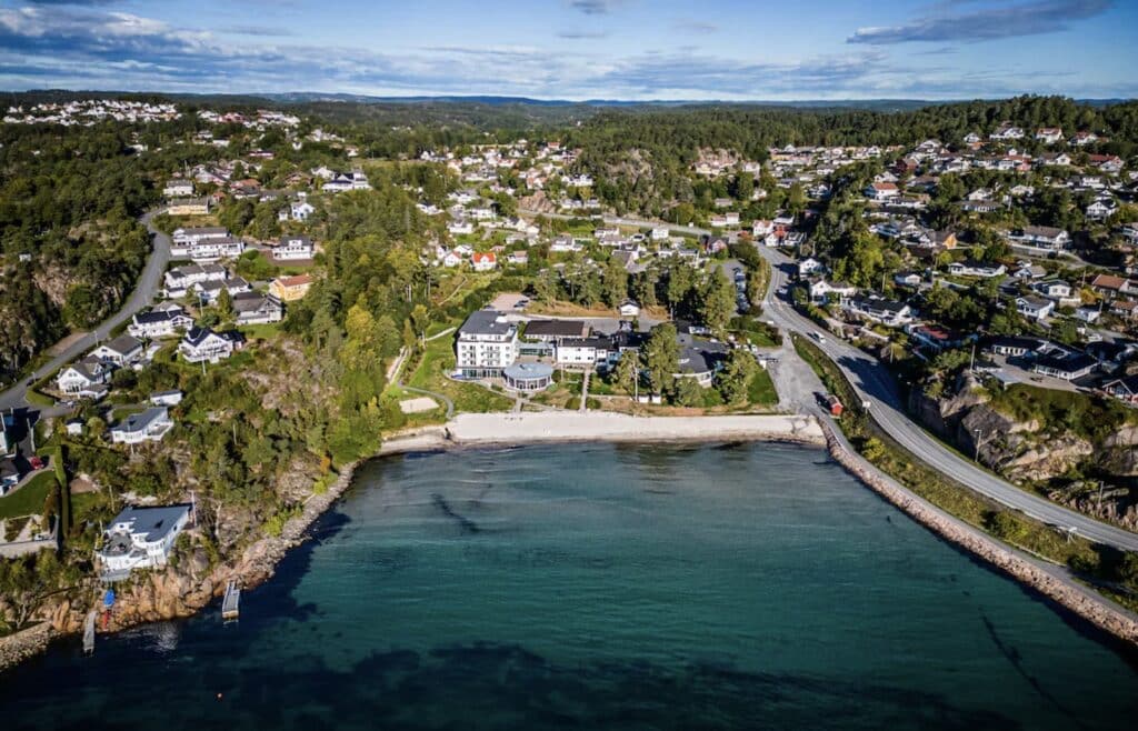 Få den ultimate strandhotell-opplevelsen i Norge.På bildet er Strandhotell Fevik i Grimstad.  Foto: Hotels
