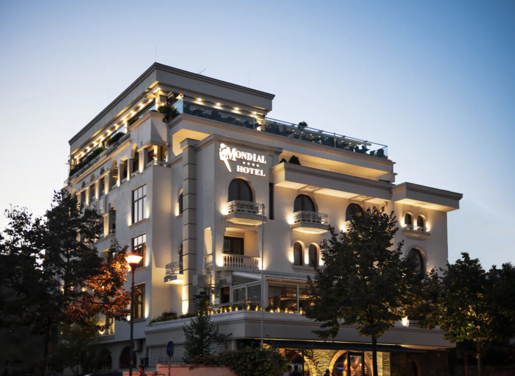 Hotell i Tirana i Albania. Billig storbyferie.