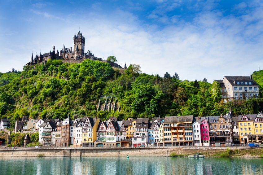 bygninger og innskjø i byen cochem i tyskland