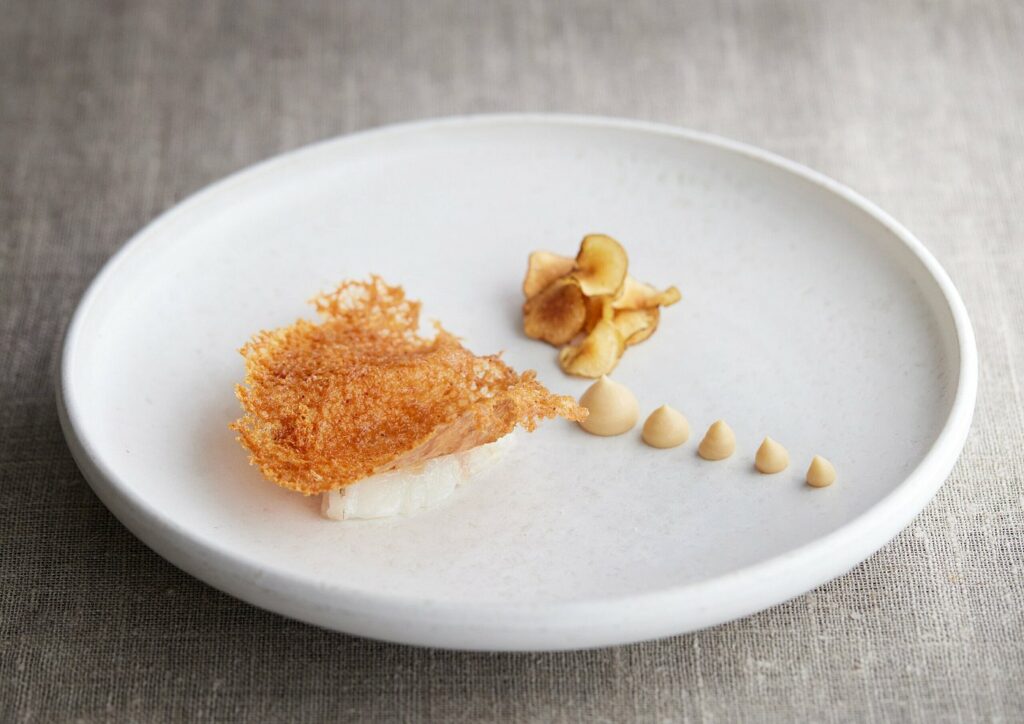 Radio Restaurant i Frederiksberg i Danmark. Mattallerken med noe gourmet.