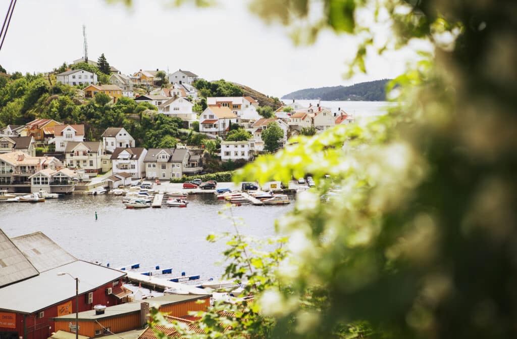 Kragerø utsikt over havn og hus.