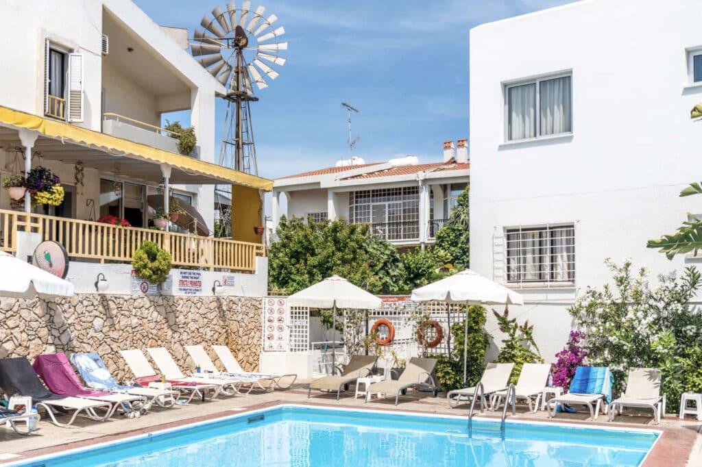 Eligonia hotell på Kypros med basseng.