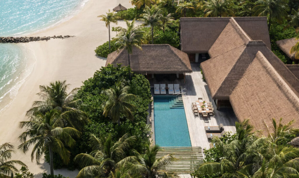 Maldivene hotell på privat strand.
