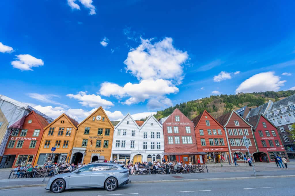Bil utenfor Bergens havneområde.