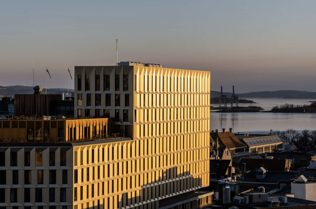 Clarion Hotel The Hub i Oslo. Hotellets fasader utendørs.