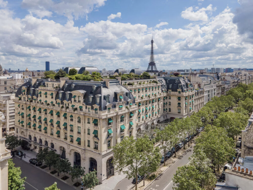 Fasadene til The Peninsula i Paris.