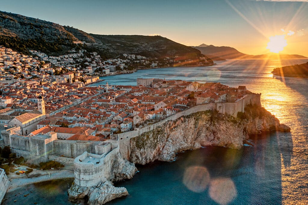 Dubrovnik sentrum og hav rundt.