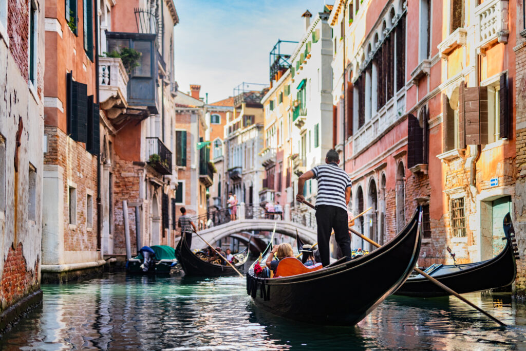 Gondoler langs Venezia.