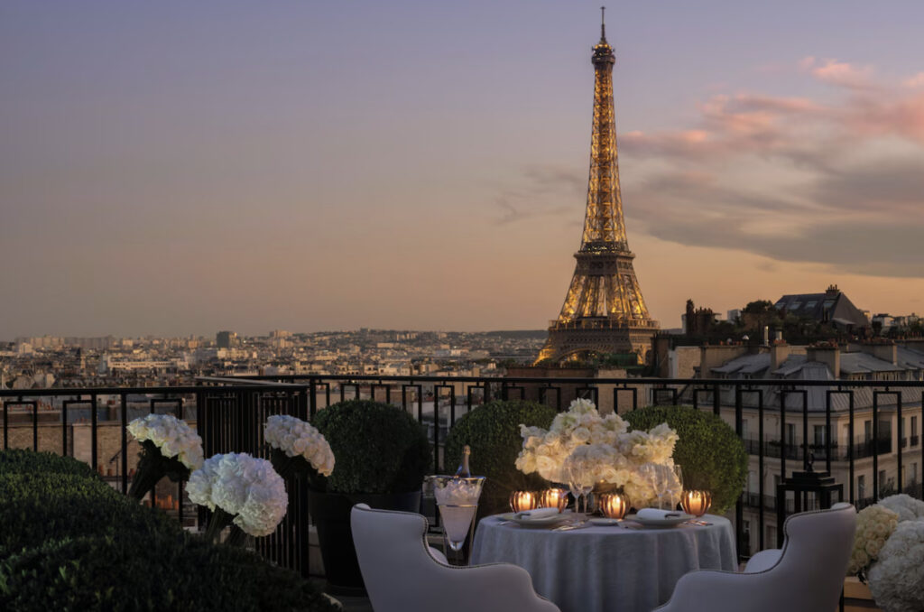Hotell i Paris med Eiffeltårnet. 