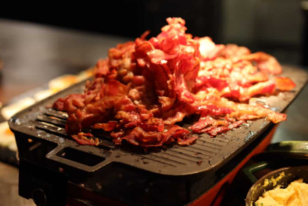 Sprøstekt bacon på Thon Hotel Rosenkrantz.