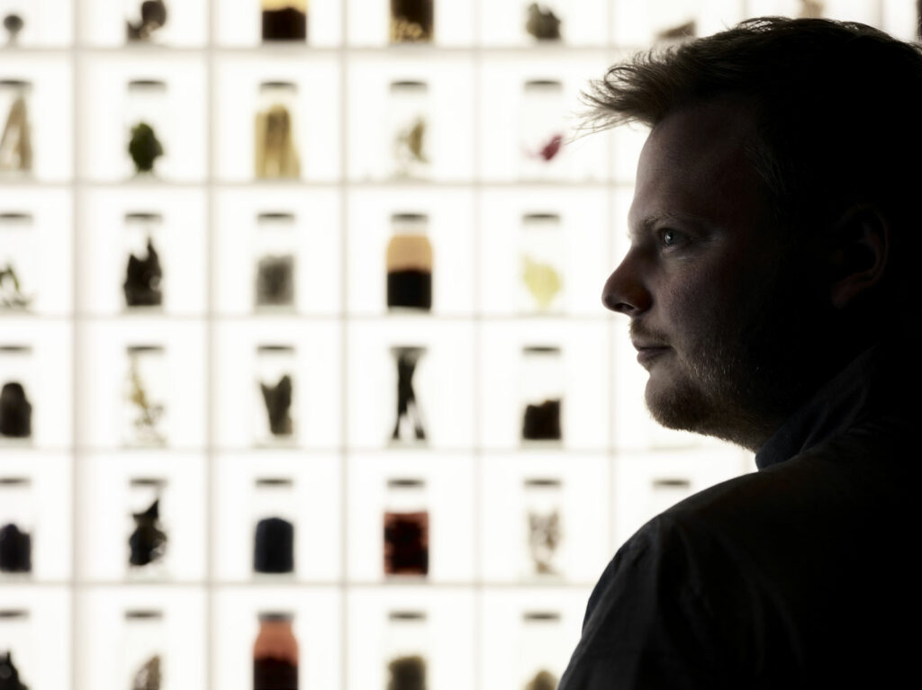 Rasmus på restauranten.