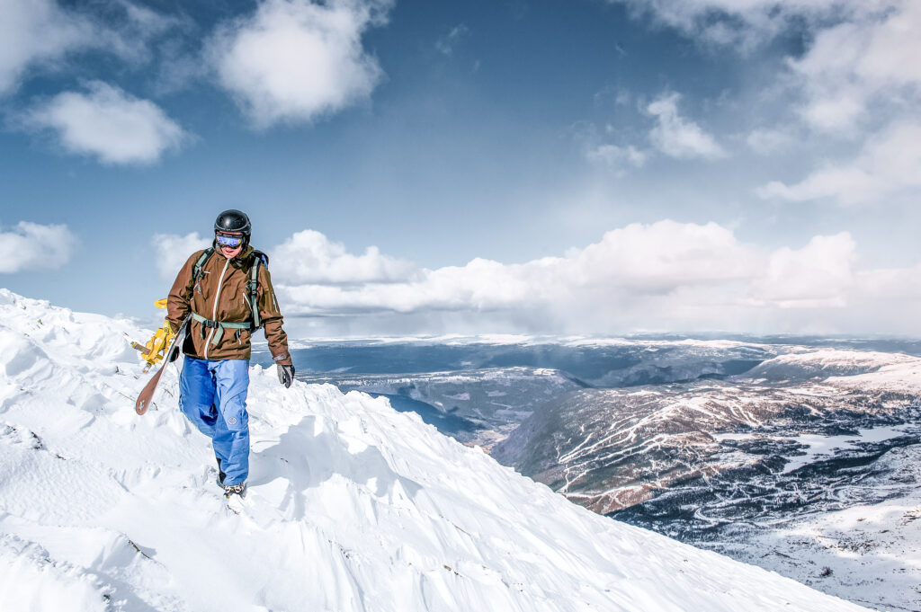 mann på toppen av en høyde på gausta