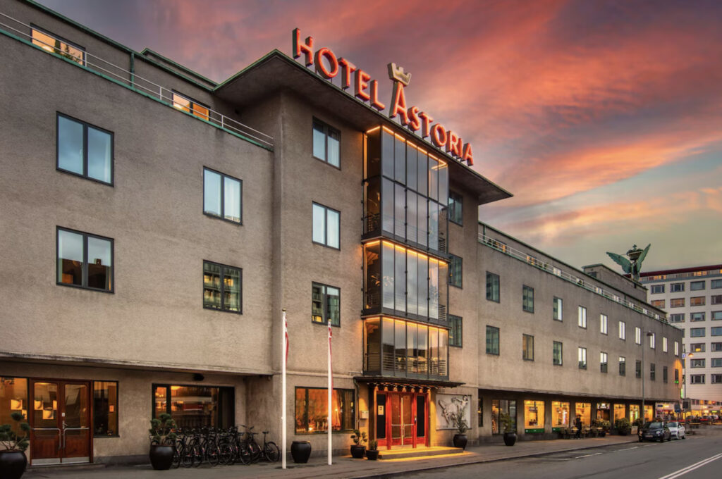 Hotell i københavn - fasaden på Hotel Astoria. 
