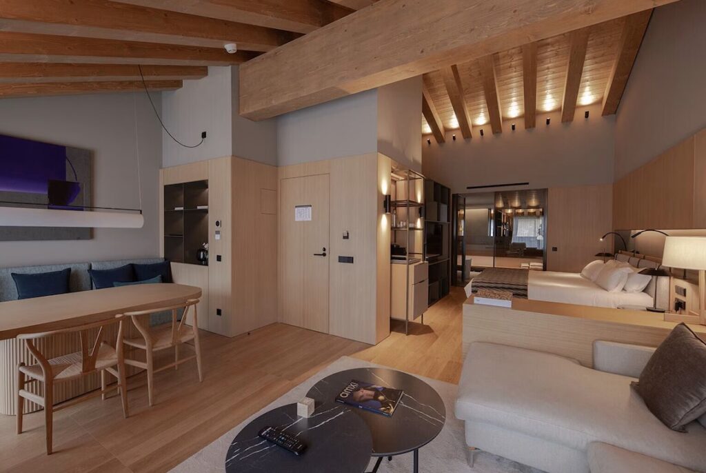 bilde av et av rommene på The Blackpine hotel