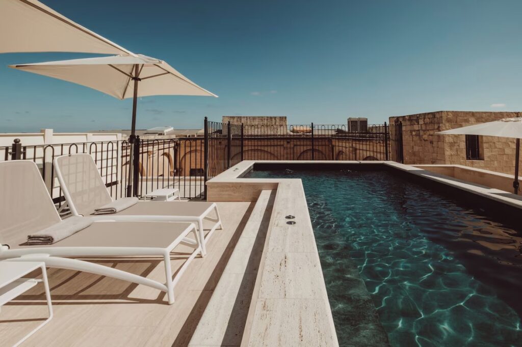 foto av bassenget på San Karlu Hotel