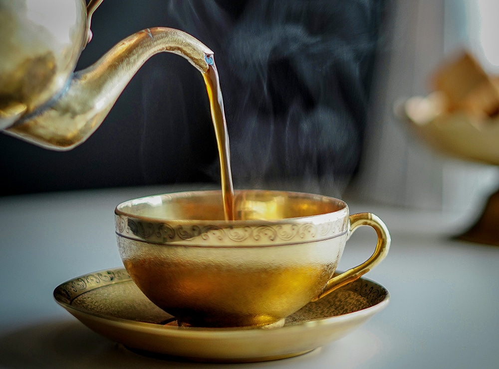 tatratea i slovakia og bilde av en kanne og en tekopp