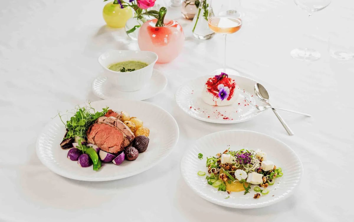 foto av mat på bord på thorbjørnrud hotell