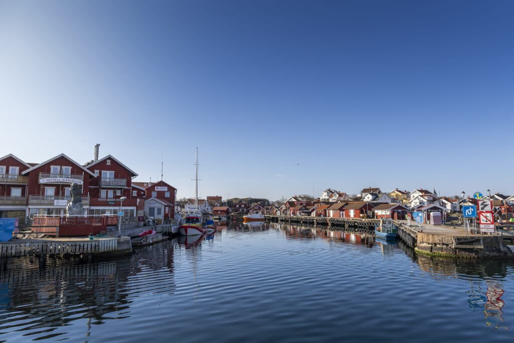 havnen på øya käringön i sverige