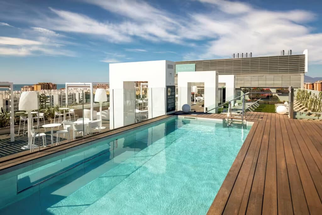 bassengområdet på hotellet Barceló Malaga 