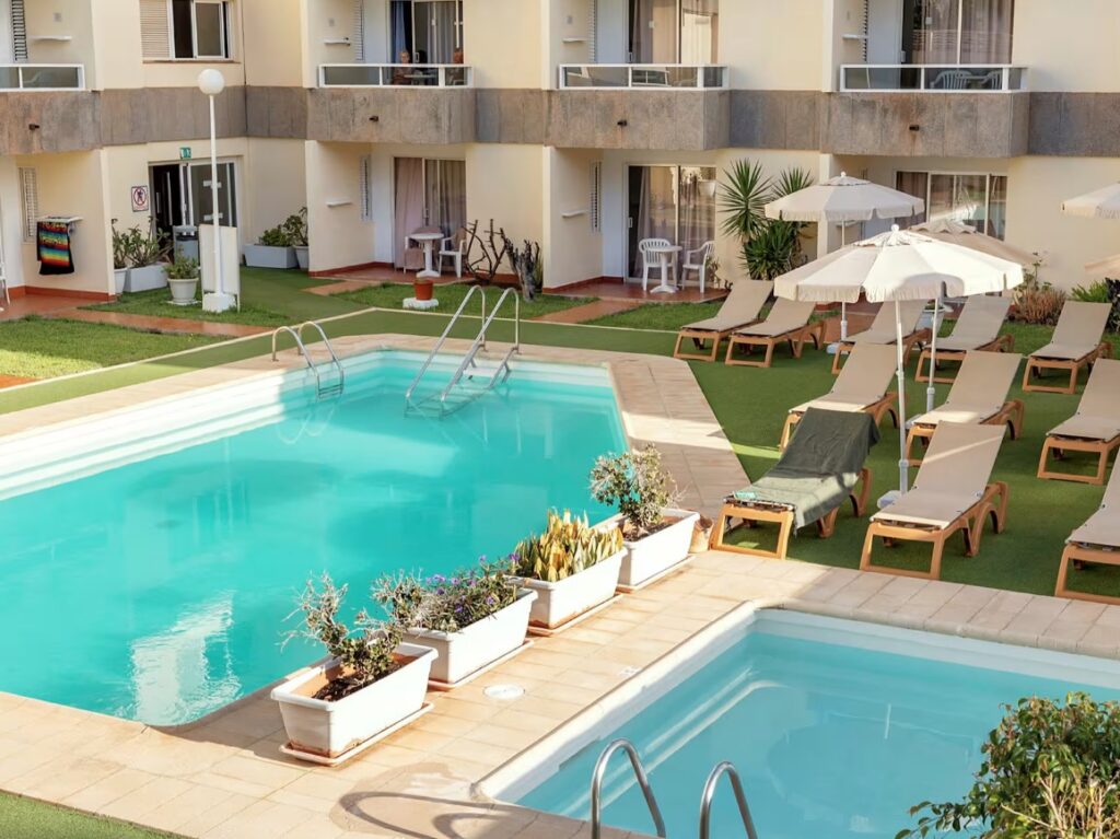 bassengområde på hotell på Gran Canaria